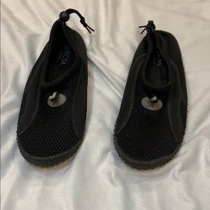 Black water shoes